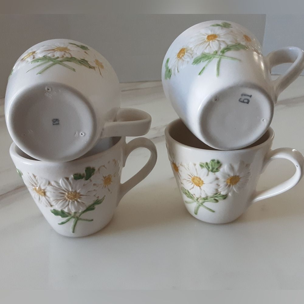 METLOX Pottery PoppyTrail Sculptured Daisy Cups - USA Set Of 4 - Vtg - Picture 2 of 9